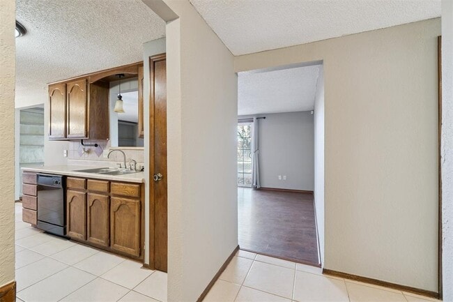 Building Photo - 1205 Swan Lake Rd