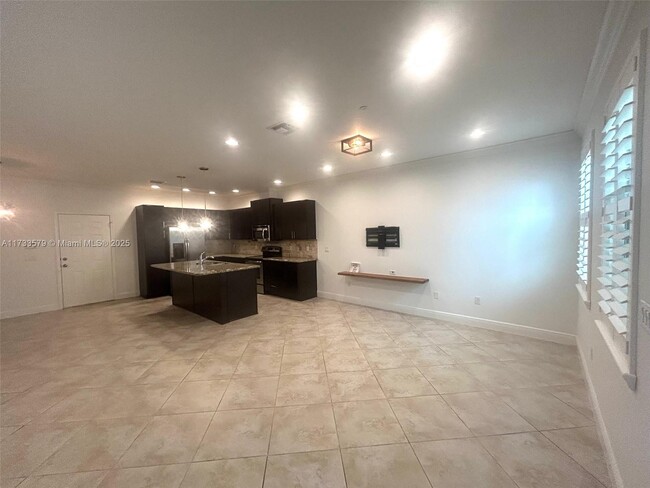 Building Photo - 8280 Cascada Isles Dr