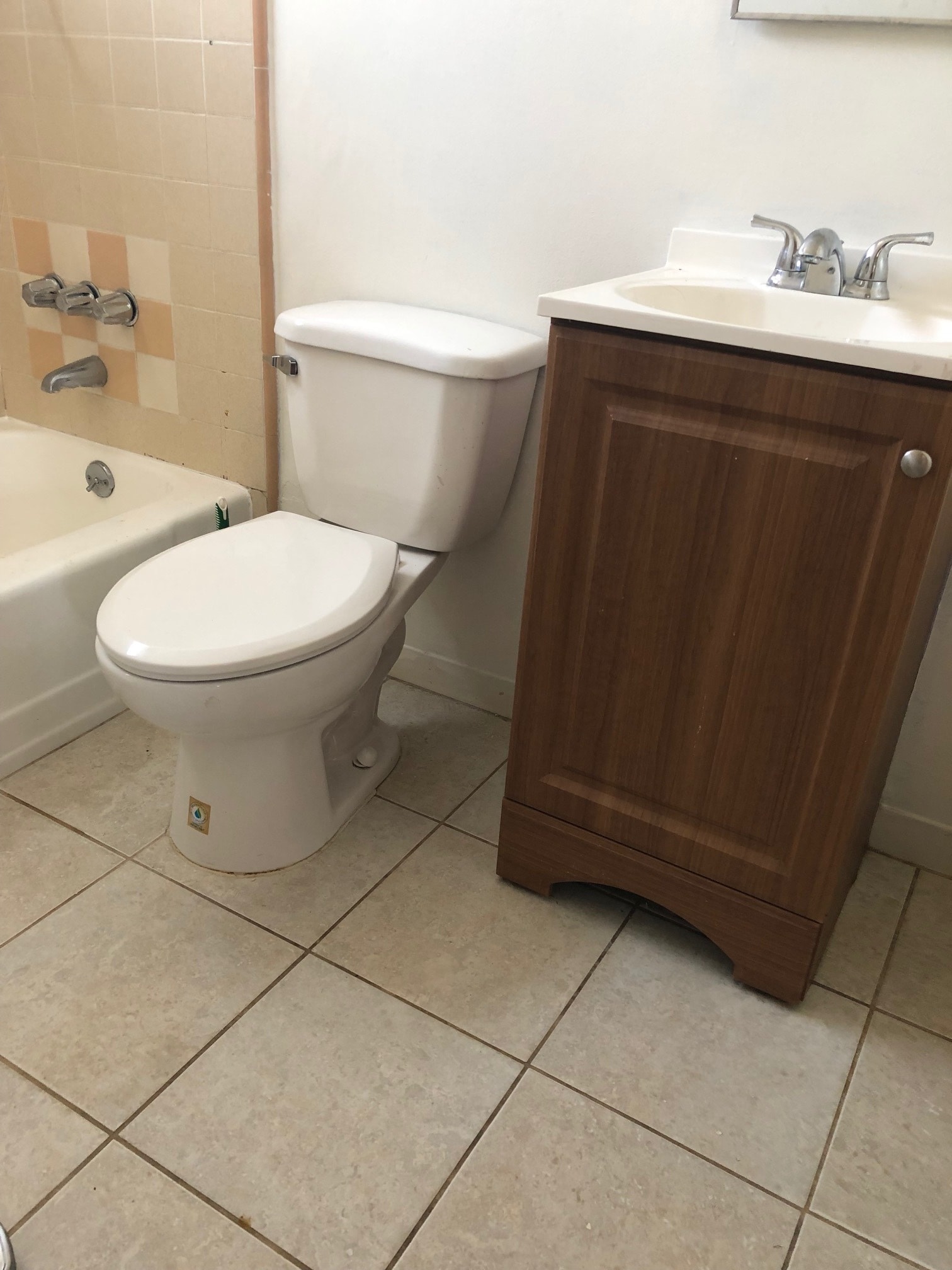 upstairs full bath - 4111 Wade St