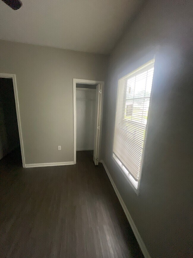 Building Photo - 137 Sivley Ave