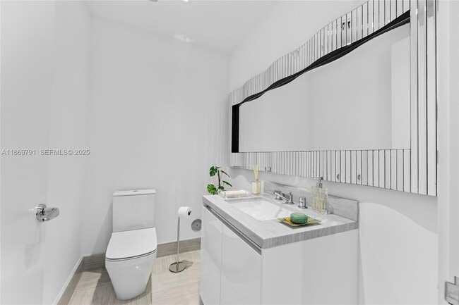 Building Photo - 16901 Collins Ave