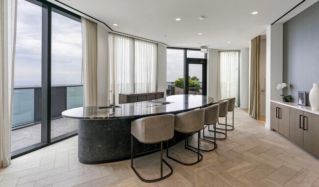 Building Photo - 211 N Harbor Dr