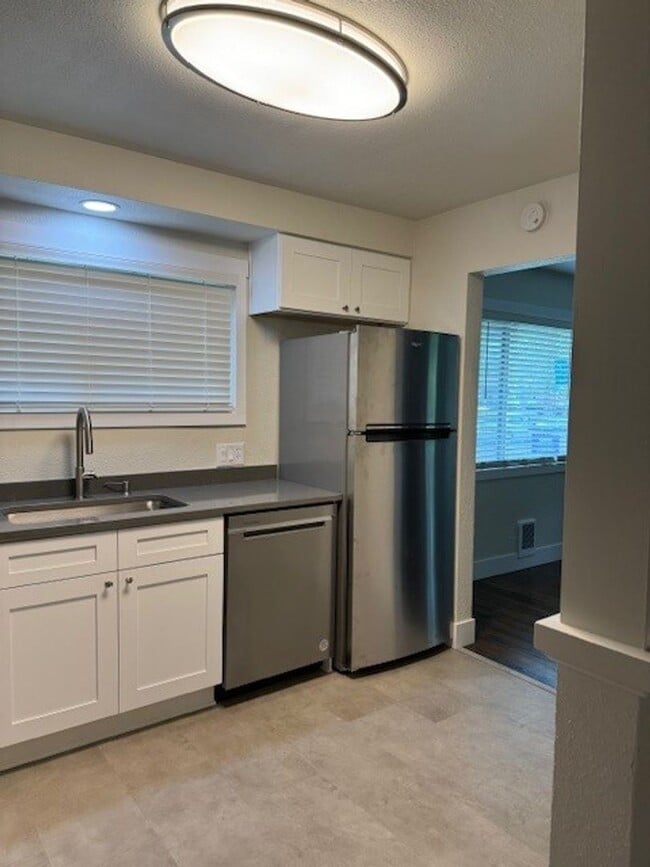 Building Photo - 182-Summer St