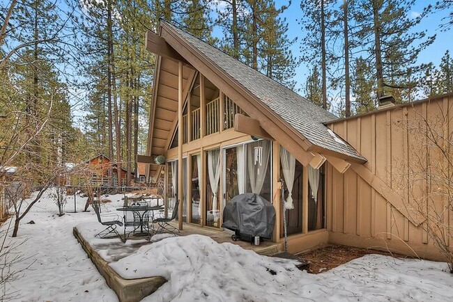 Building Photo - Centrally Located in Big Bear Lake