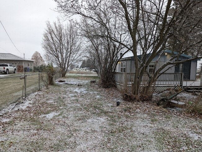 Building Photo - 3 bedroom 2 bath Orchards house with SHOP!