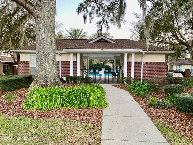 Building Photo - 5663 Greenland Rd