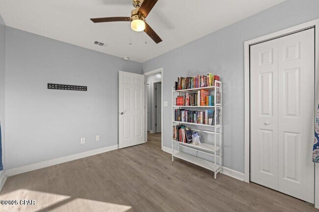 Building Photo - 903 Huntington Dr