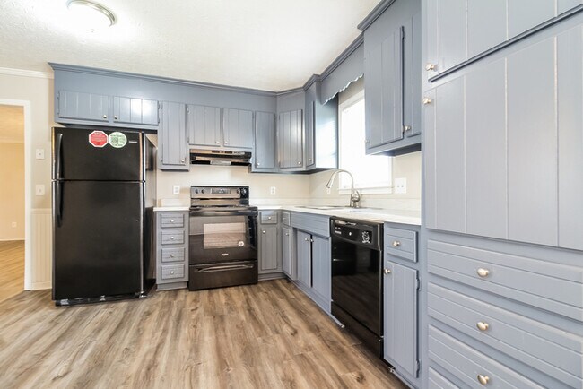 Building Photo - 1202 Green Fern Dr