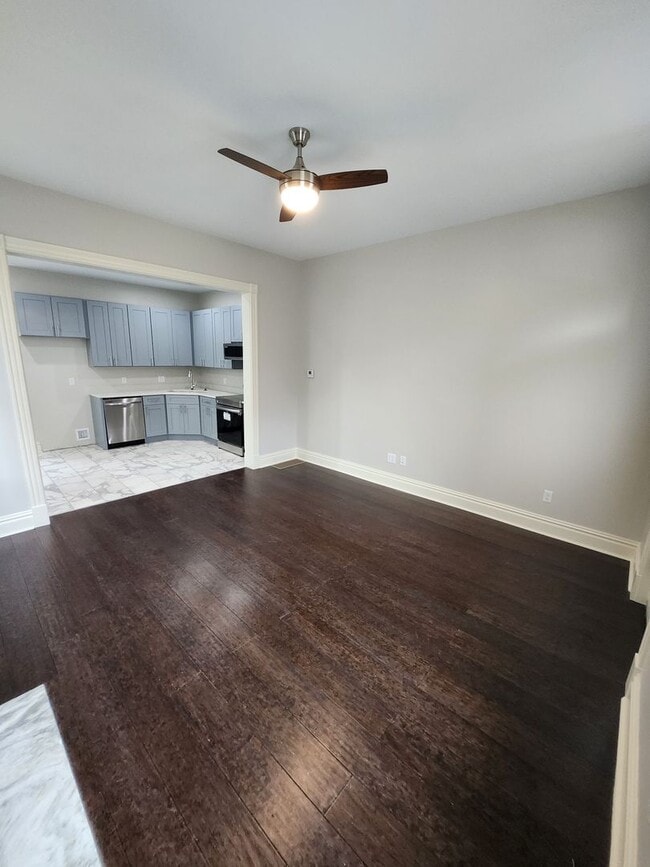 Building Photo - Newly Renovated One Bedroom Available