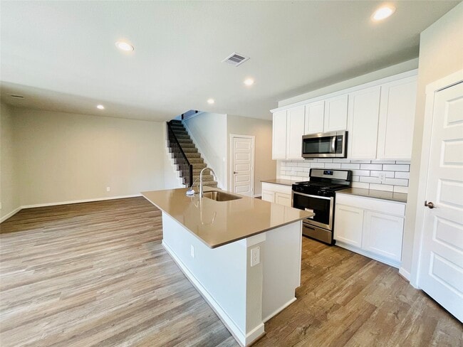 Building Photo - 3310 Silverton Dr