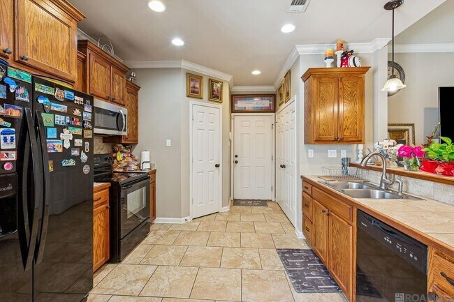 Building Photo - 40300 Creek Bend Dr