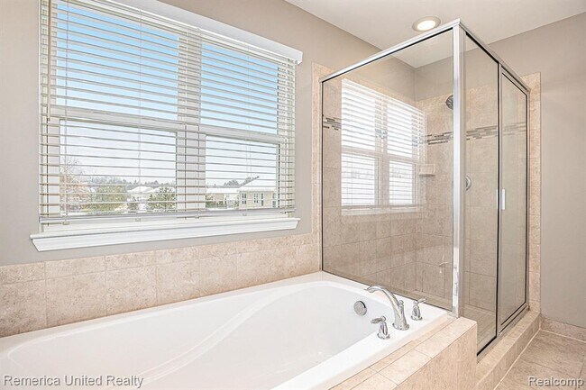 Building Photo - 59696 Twin Pines Dr