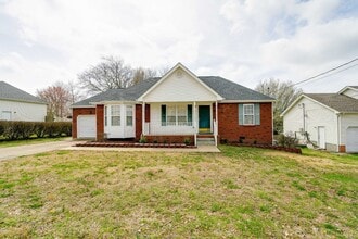 Building Photo - 3 Bedroom 2 Bathroom Home w/ Garage on One Level