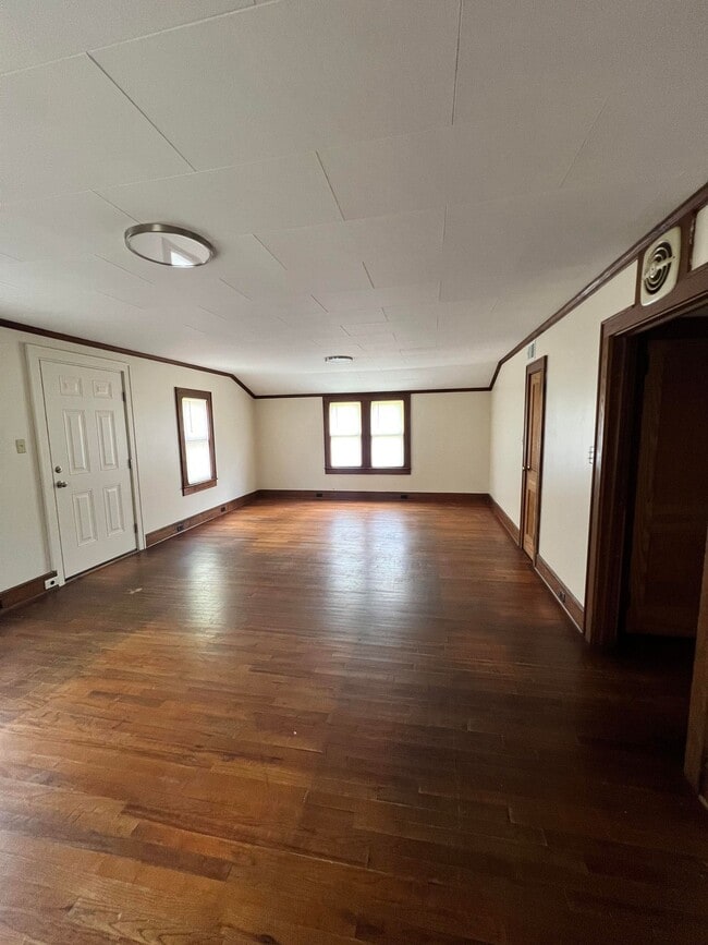 Building Photo - 703 Adderton St
