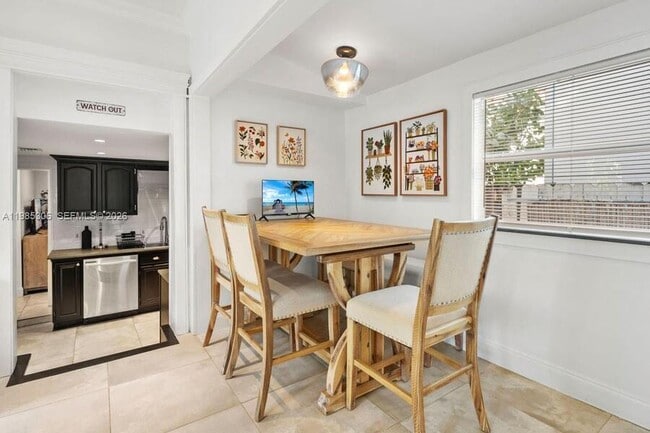 Building Photo - 151 NE 43rd St