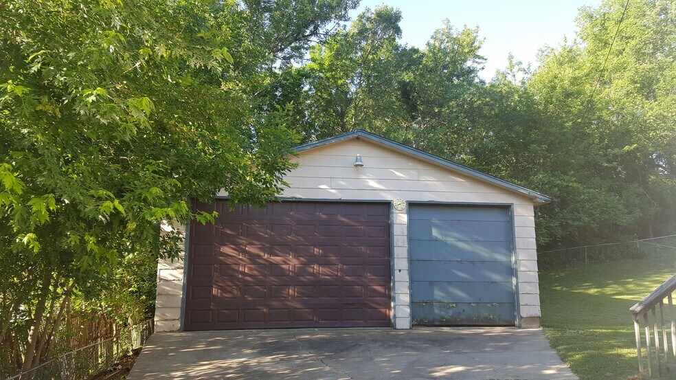 Building Photo - 237 Greenfield Pky