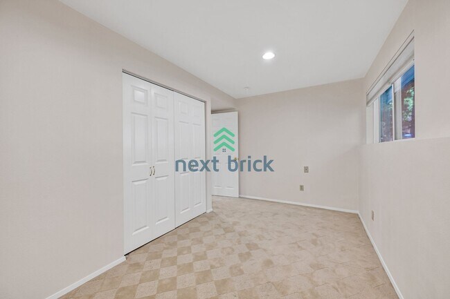 Building Photo - Beautiful 6-Bedroom Home on a Quiet Cul-de...