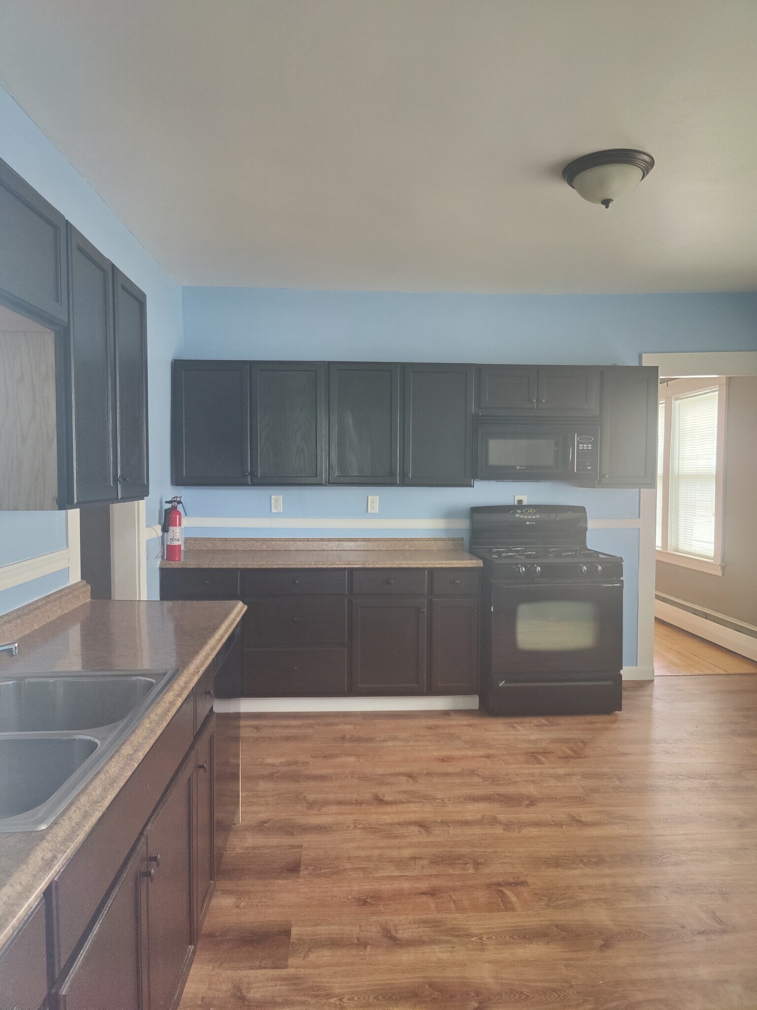 Building Photo - 143 Charles St