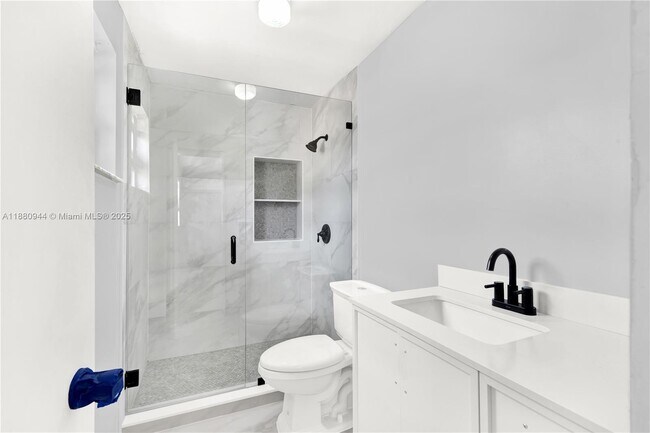 Building Photo - 951 W 30th St