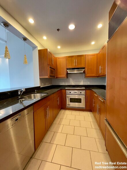 Building Photo - 1 Charles St S