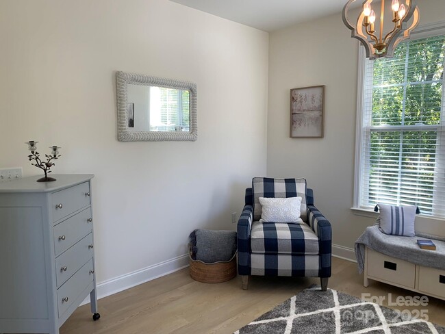 Building Photo - 9033 Rosalyn Glen Rd