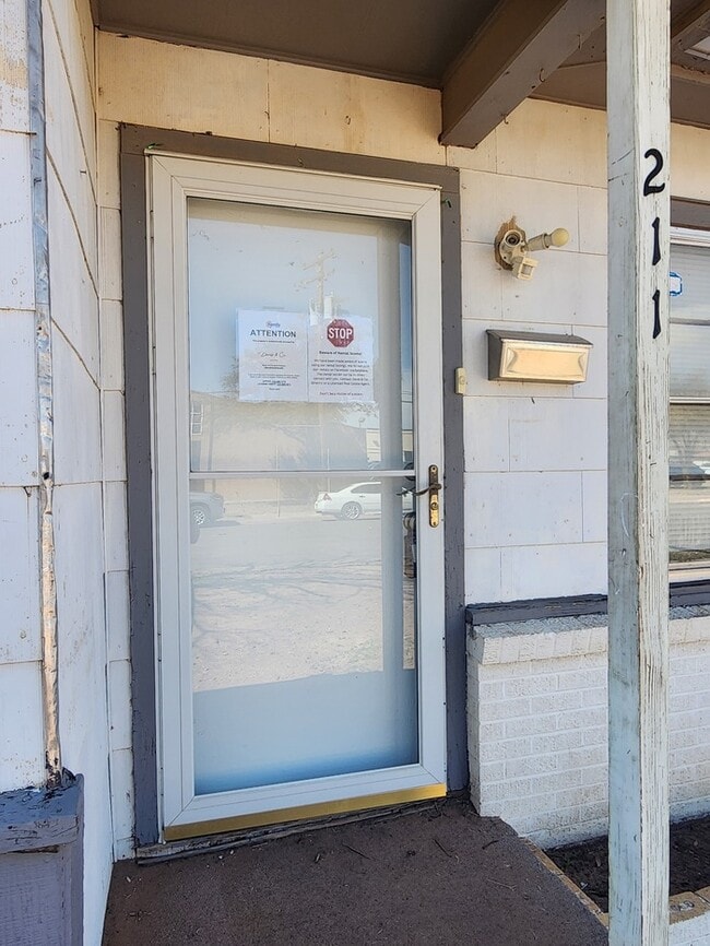 Building Photo - 3 bed 2 bath 1 car garage