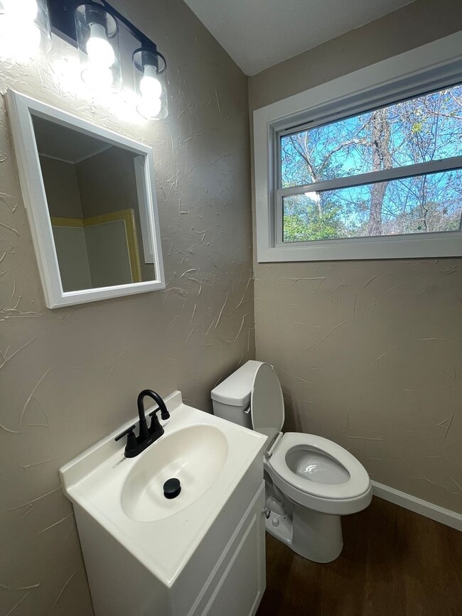 Building Photo - Single-Family Home