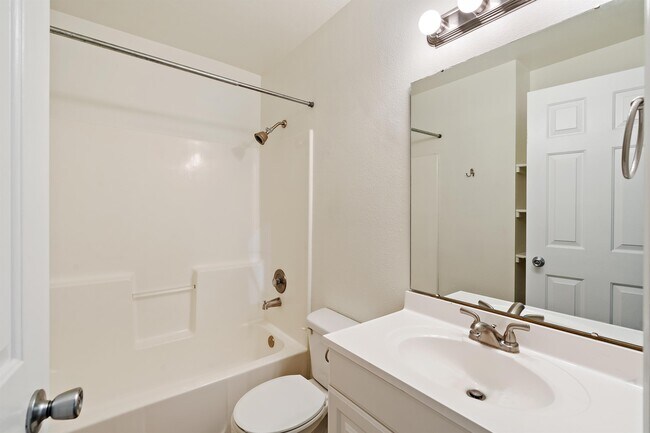 Building Photo - 1725 N Eagle Creek Way