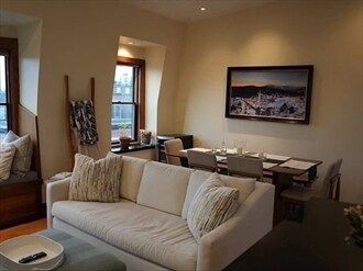 Building Photo - 11 Milford St