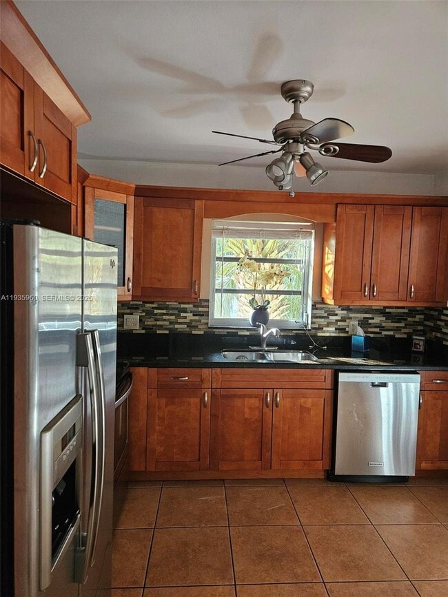 Building Photo - 5140 SW 40th Ave