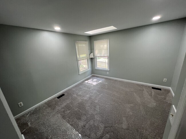 Building Photo - 6215 Forest Grove Dr
