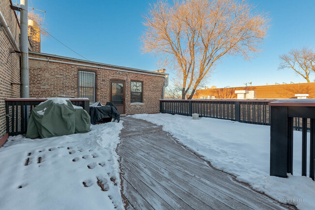 Building Photo - 2641 N Clybourn Ave