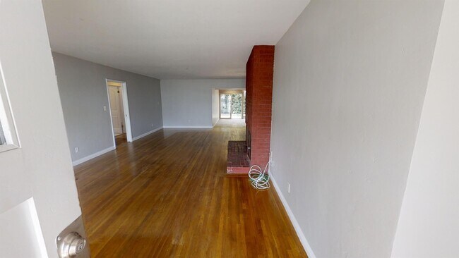 Building Photo - 5018 Rockford Dr