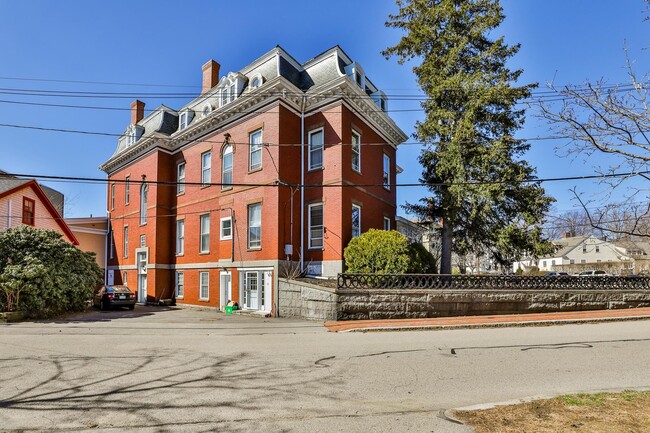 Building Photo - 241 Middle Street
