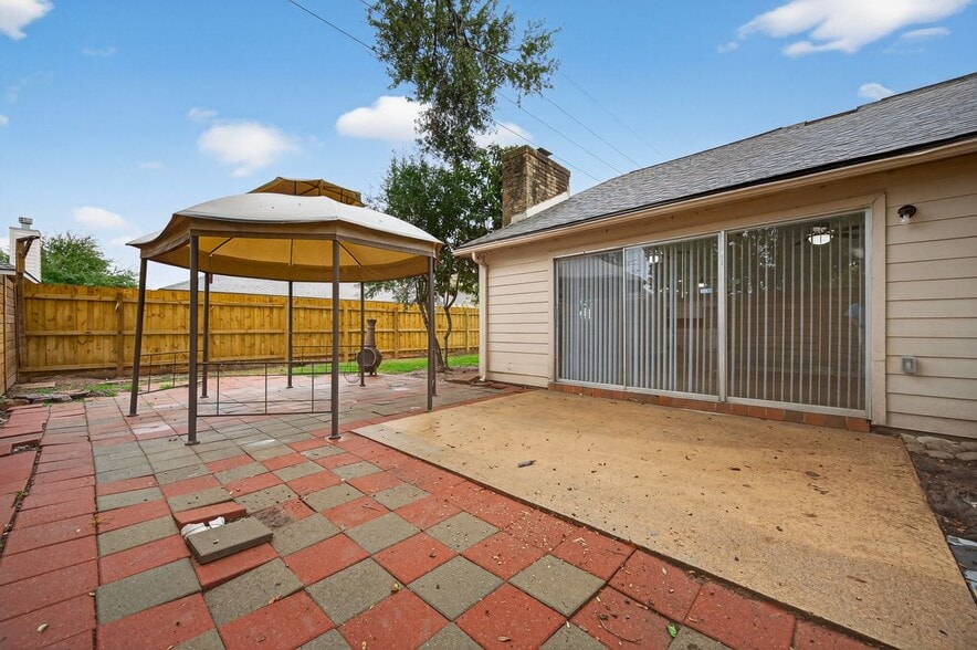 Building Photo - 6102 Crakston St