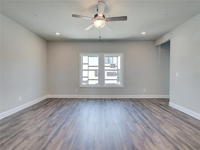Building Photo - 1095 Knoxboro Ln