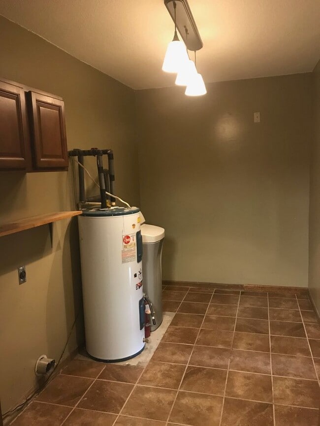 Building Photo - 390 Powderhorn Rd