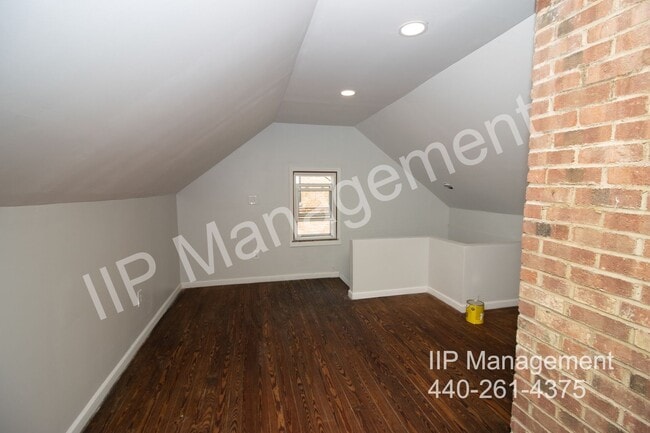 Building Photo - 3549 Grosvenor Rd