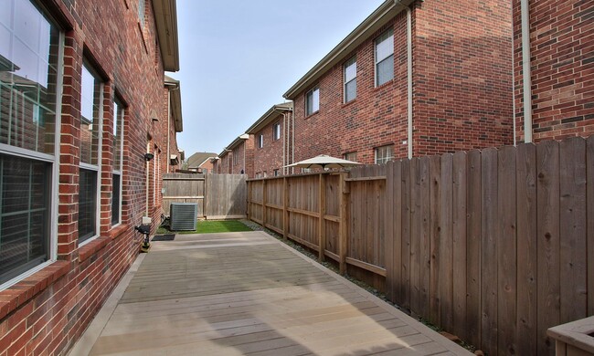 Building Photo - For Lease | 3 Bed, 2.5 Bath |2,468 Sq Ft | Olive Hill Court |