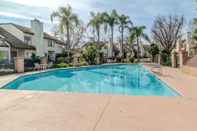 Building Photo - 3/2.5 Executive Condo in Downtown Fresno (...