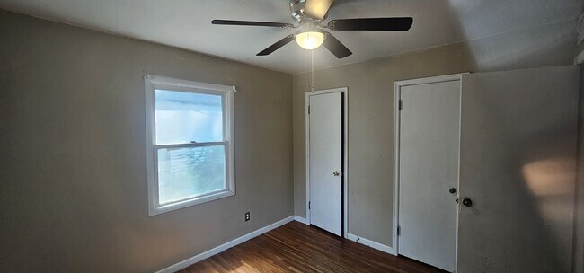 Building Photo - 716 Drury Ln