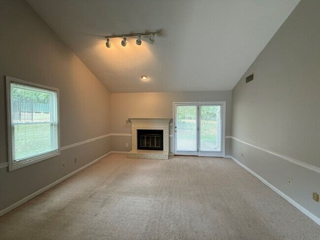 Building Photo - 720 Landing Ln