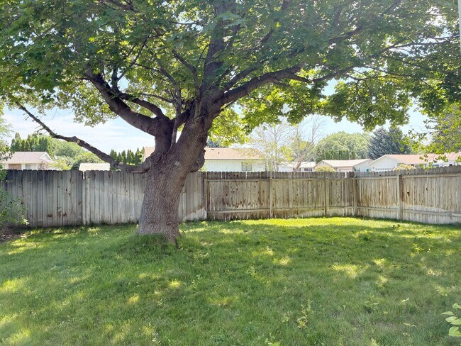 Building Photo - Spacious 5 Bed, 3 Bath Home for Rent in Idaho Falls!