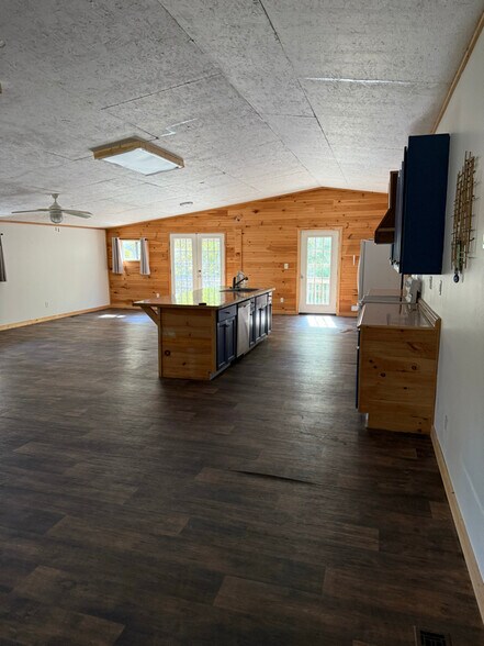 Building Photo - 195 Little River Rd