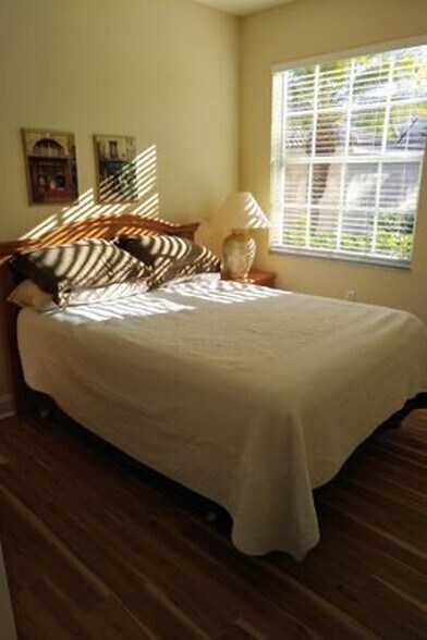 Building Photo - 3973 Bishopwood Ct E