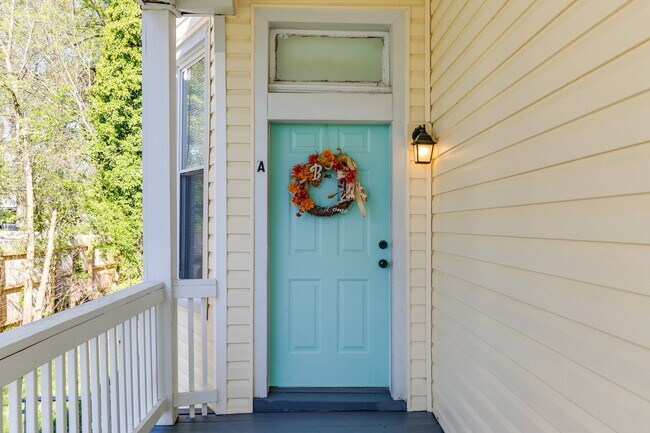 Building Photo - 3418 Carolina Ave