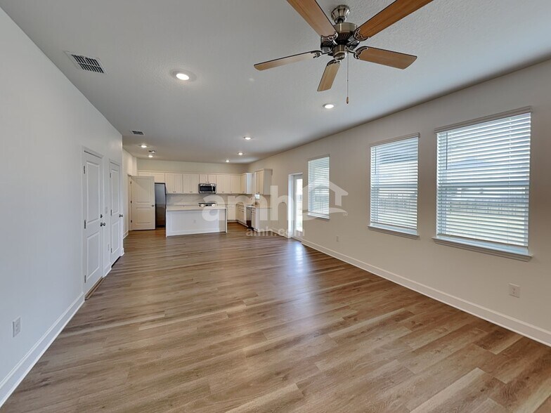 Building Photo - 3012 20th Ave W