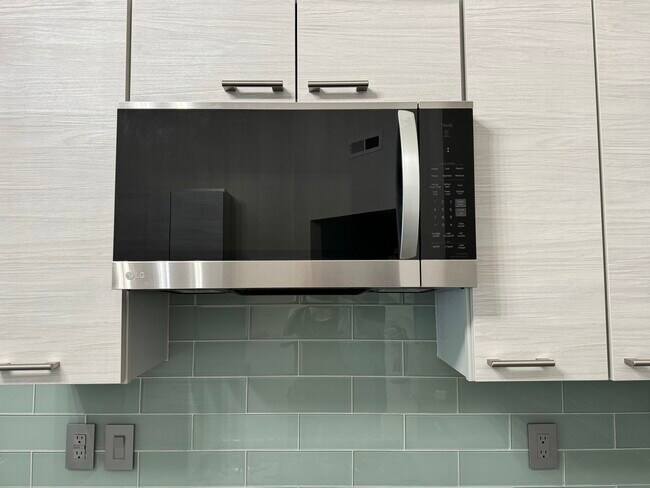 Building Photo - 1303 Golden Pl