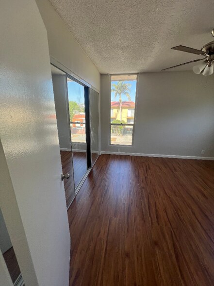 Building Photo - 3945 W 8th St