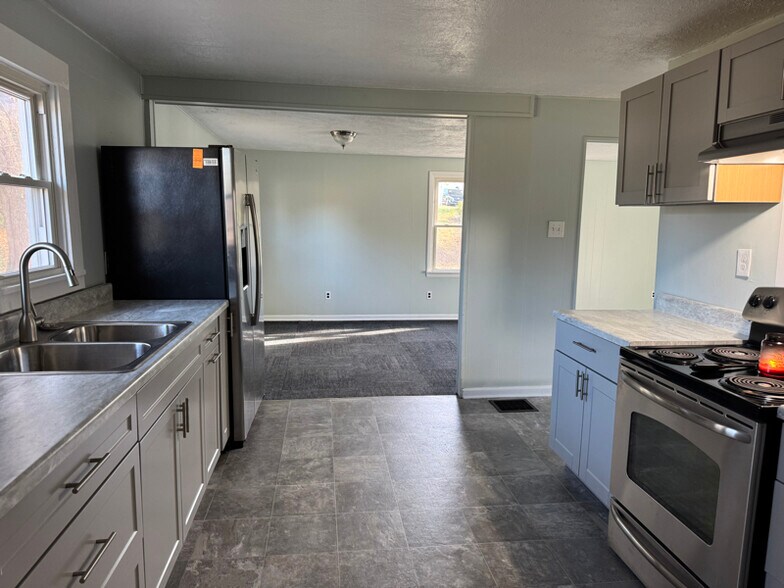 Building Photo - 115 Marshall St